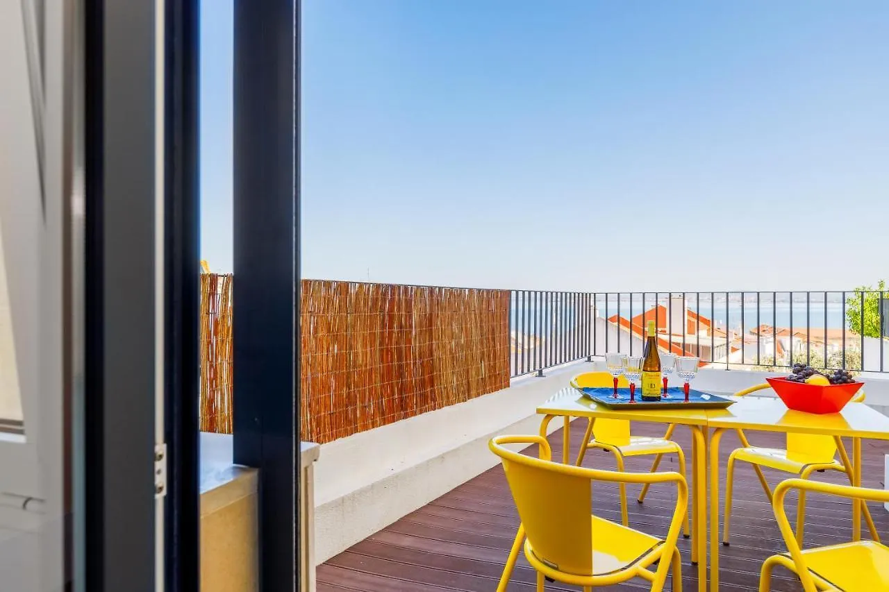 Apartment Ferienwohnung 110M2 Flat, Large Terrace With A View And A Garden Lissabon
